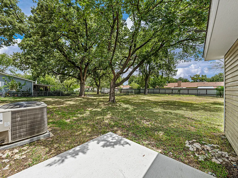 11700 N Oak St — Photo 45