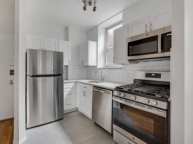518 E 11th St #5B — Photo 5