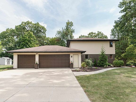 4th image of 3305 Essex Dr