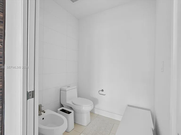 2020 N Bayshore Dr #605 — Photo 13