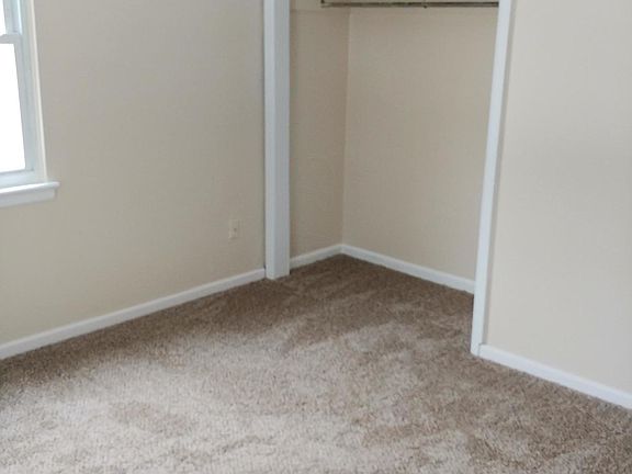 4th image of 3580 Medina Ave