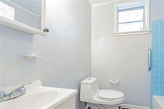 129 N Rendon St — Photo 2