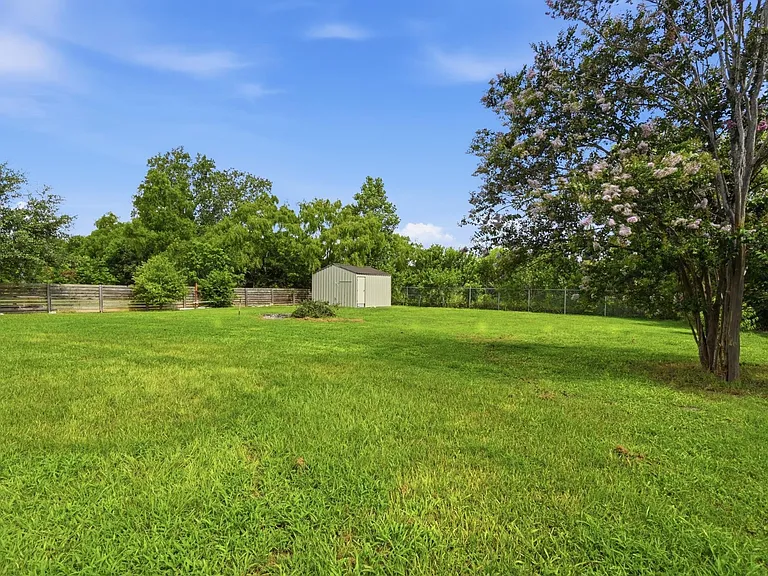 330 Howard Ln — Photo 34