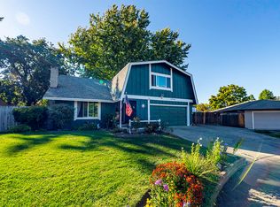 2736 Canterbury Ln, Medford, OR 97504