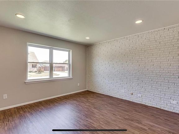 3rd image of 1006 Lourock Dr