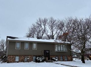 1805 Red Leaf Ct, Windom, MN 56101