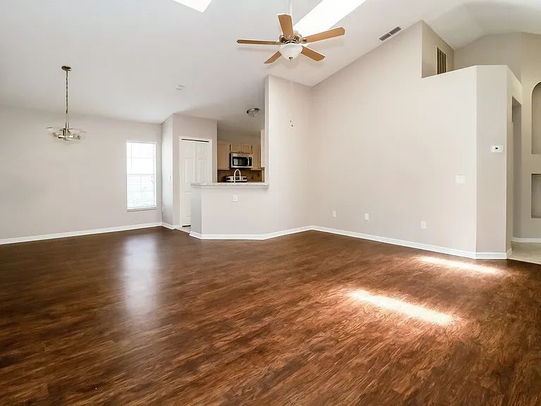 996 Maple Ct — Photo 5