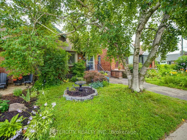 256 Blantyre Ave, Toronto, ON M1N 2S1