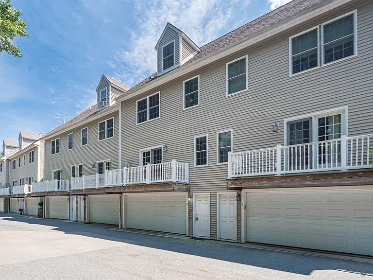 7 Dewey St #2 — Photo 19