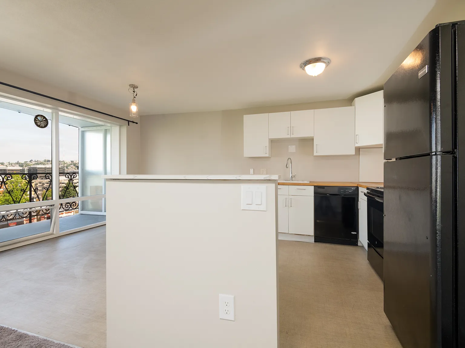 2 bed, 1096 sqft, $2,600 — Photo 3