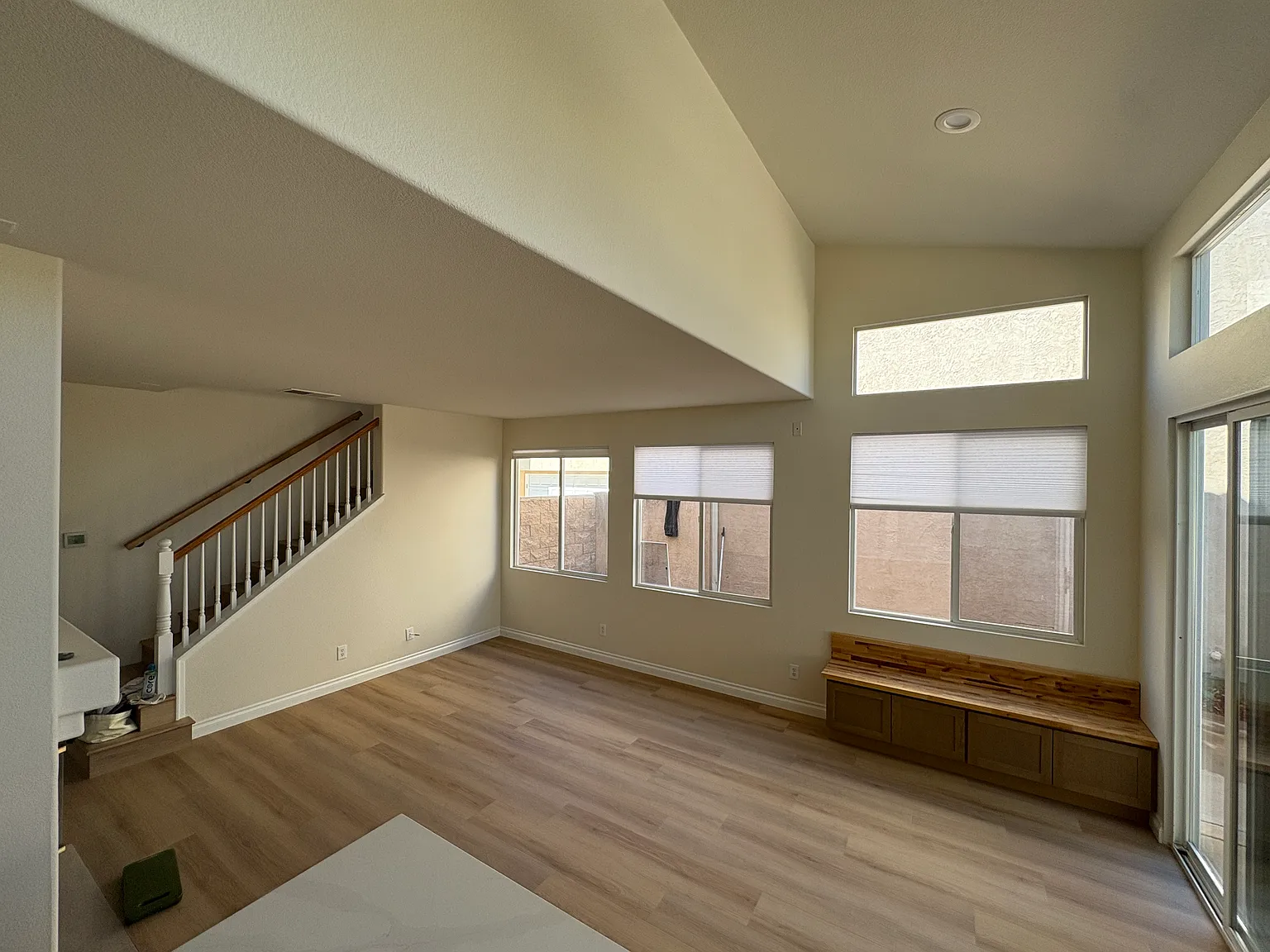 3 bed, 2.5 bath, 1300 sqft, $4,000 — Photo 2