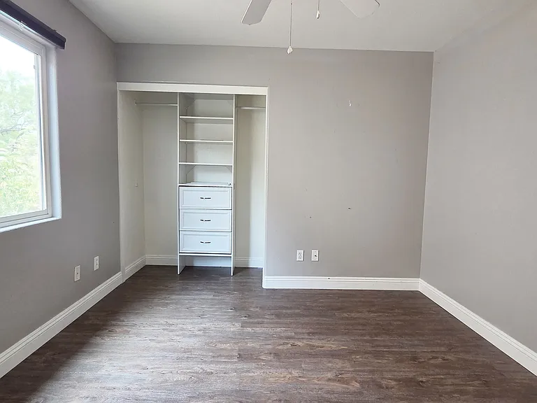 9946 Burton Lake Ct — Photo 17