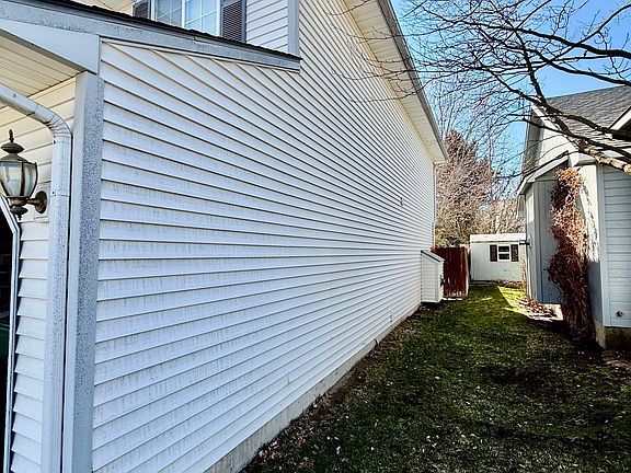 3rd image of 3212 E 42nd Ave