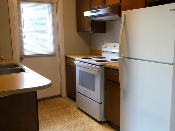 12 Grace St #A, Rockland, ME 04841