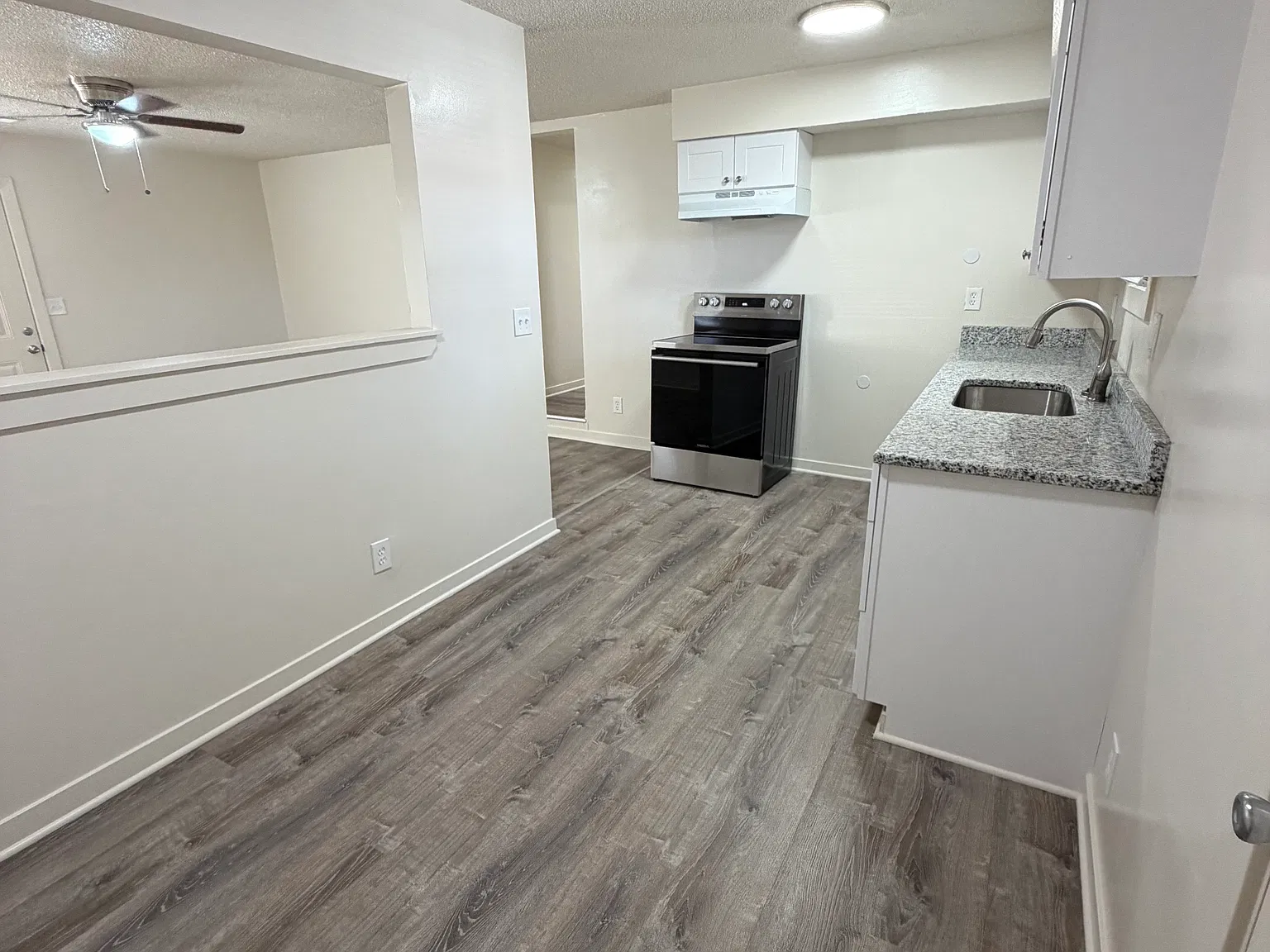 3 bed, 1000 sqft, $1,300 — Photo 4