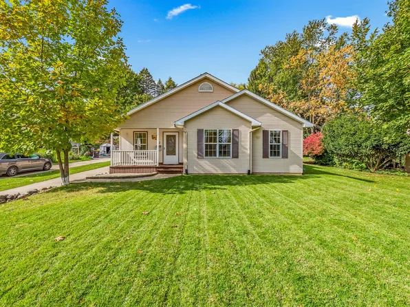 62 Charles St, Hillsdale, MI 49242
