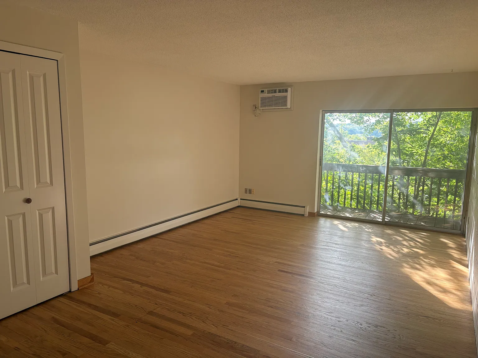 1 bed, 850 sqft, $1,375 — Photo 1