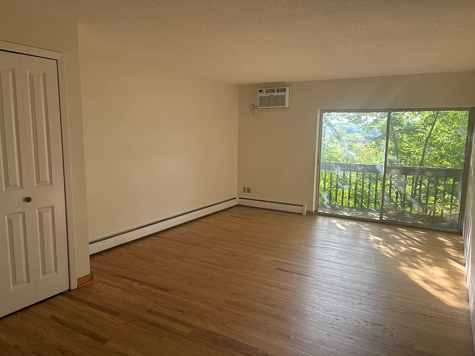 380 Ramsey St #3A