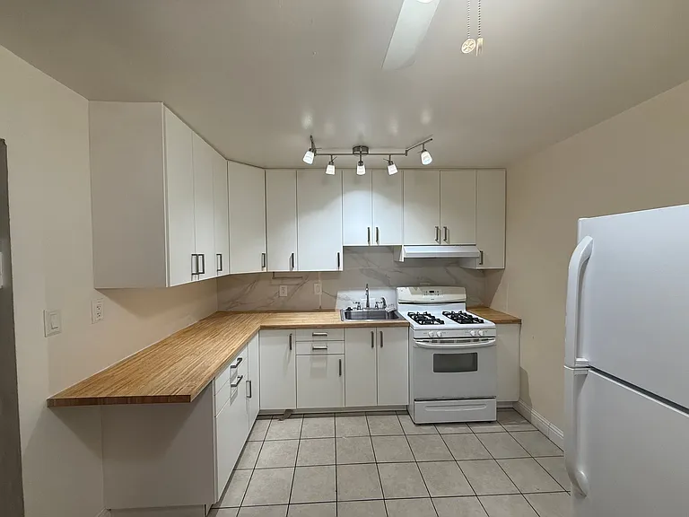 114 Carolina St #B — Photo 4