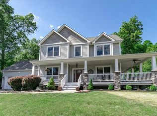 20 Briarwood Ln, New Windsor, NY 12553