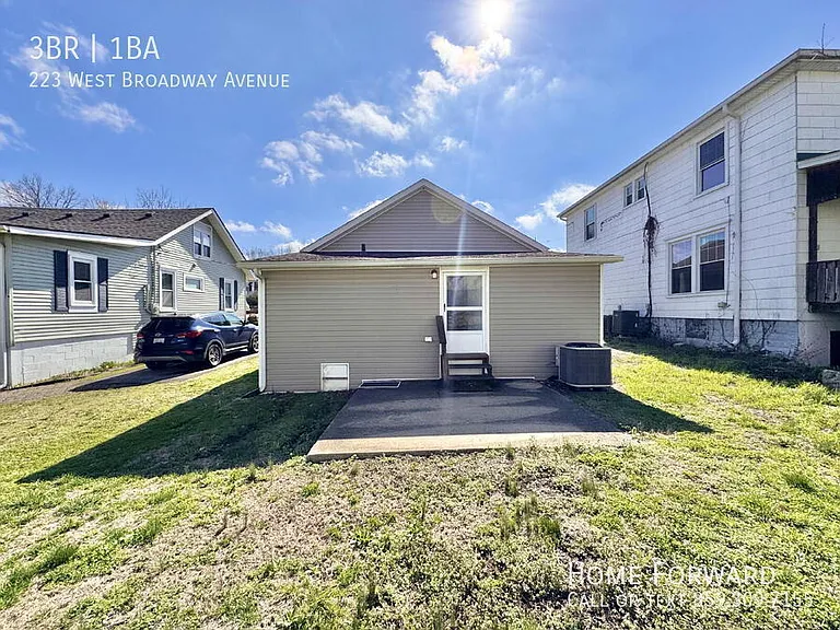 223 W Broadway Ave — Photo 17