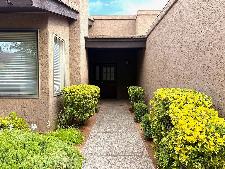 21 Red River Rd — Photo 2