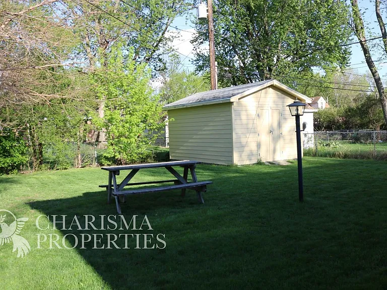 3004 S West Ave — Photo 3