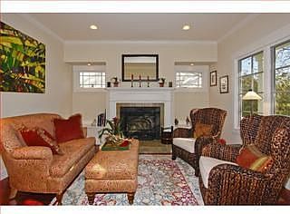 3rd image of 2070 Oakley Ave