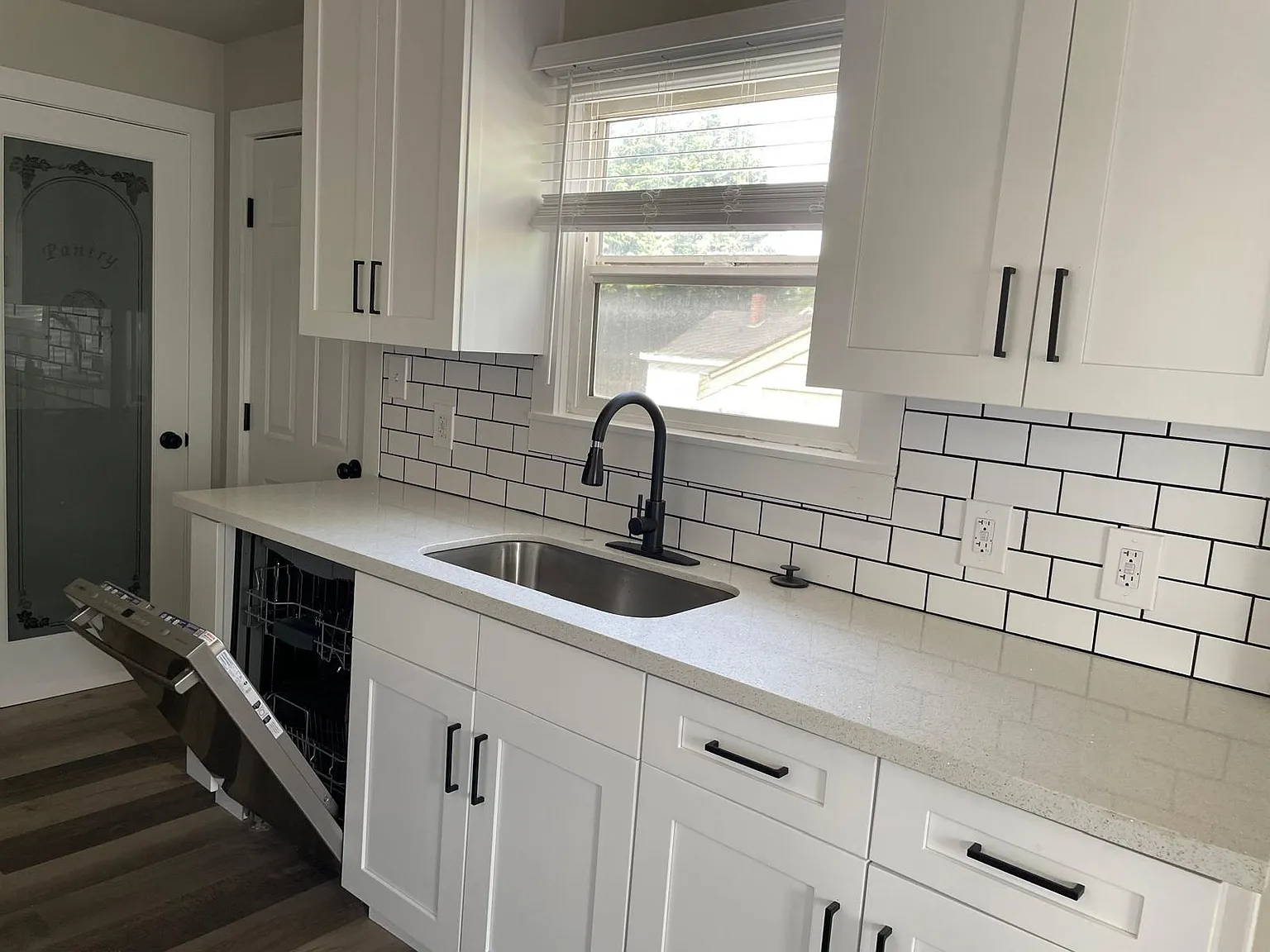 544 S Donovan St — Photo 3