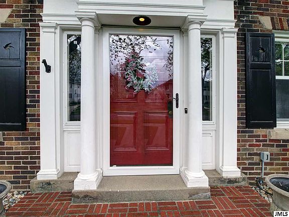 3rd image of 1006 W Washington Ave