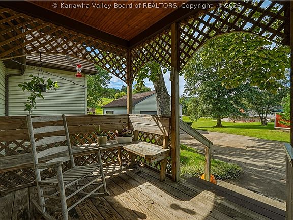 4th image of 608 Teays Ln