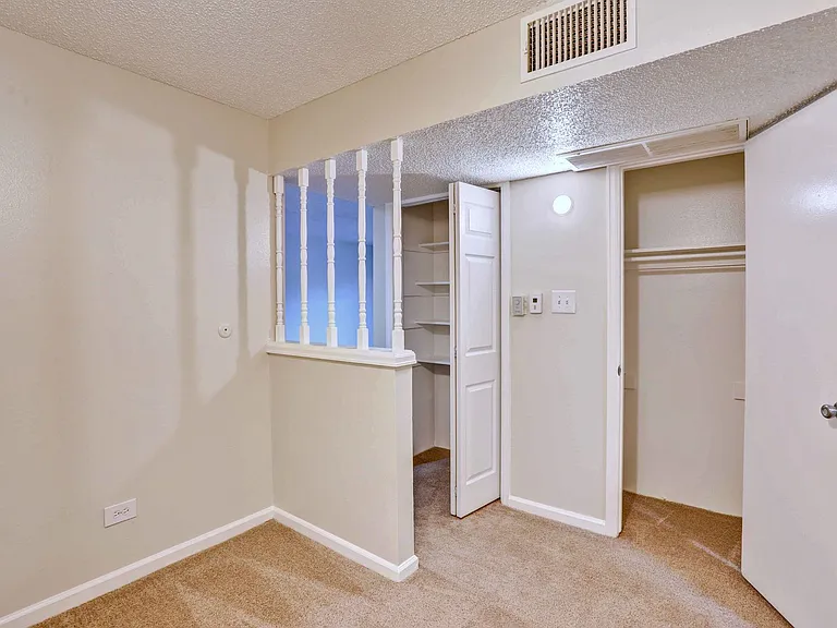 Monaco Parkway Apartments — Photo 12