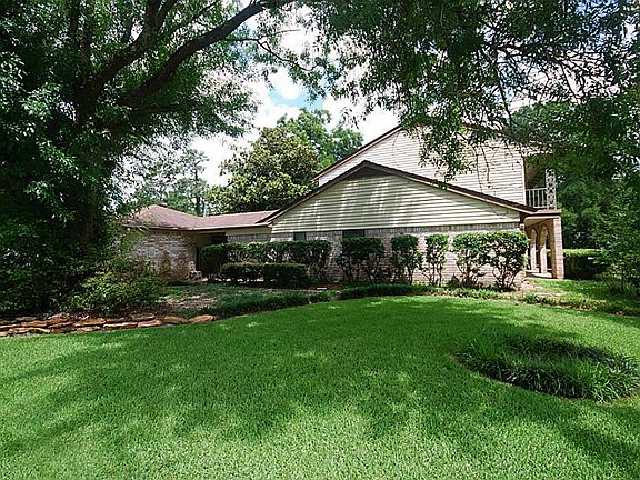 Large side yard.