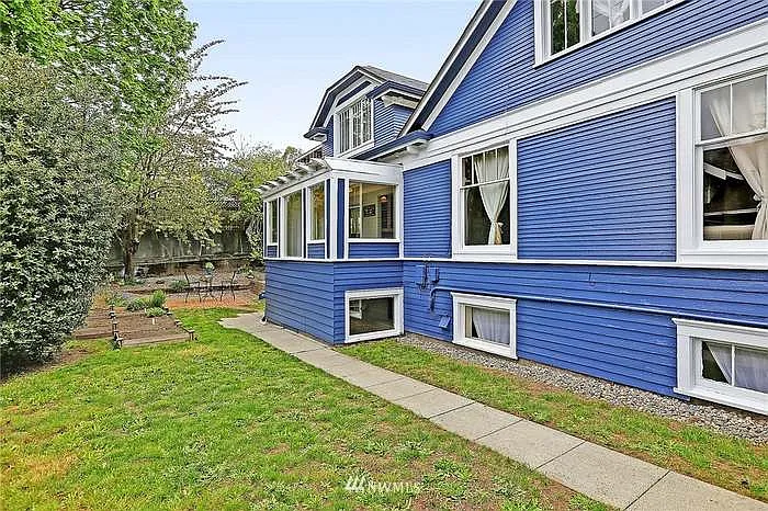 912 NE 73rd St — Photo 3