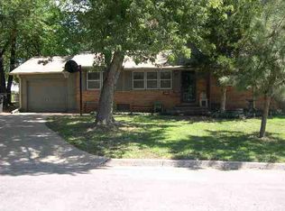 506 Edgemoor Dr, Mulvane, KS 67110