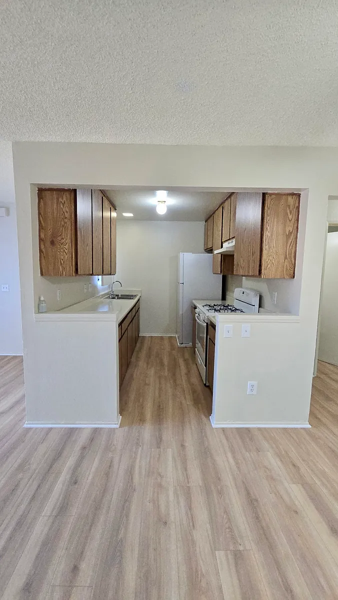Building Photo - 5906 Challen Ave #4