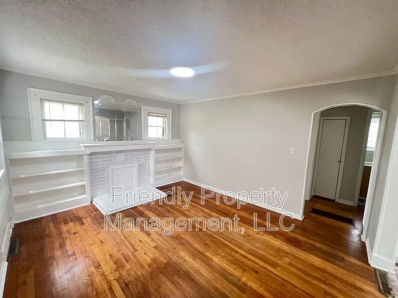 2 bed, 1.0 bath, 780 sqft, $1,125 — Photo 2