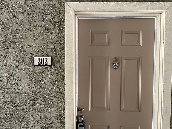 3rd image of 5163 Indian River Dr Unit 202