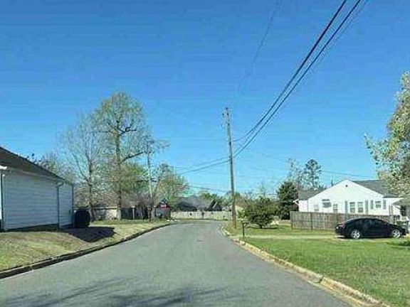 Exterior Neighborhood (street photo)