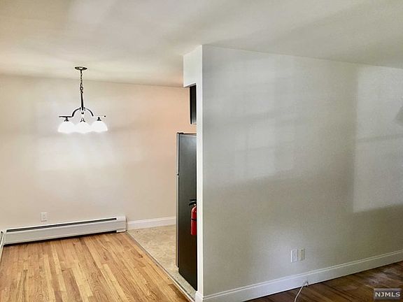 4th image of 1105 Washington Dr