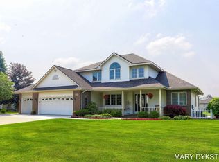 9266 Bluff Lake St, Zeeland, MI 49464