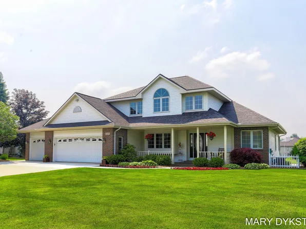9266 Bluff Lake St, Zeeland, MI 49464