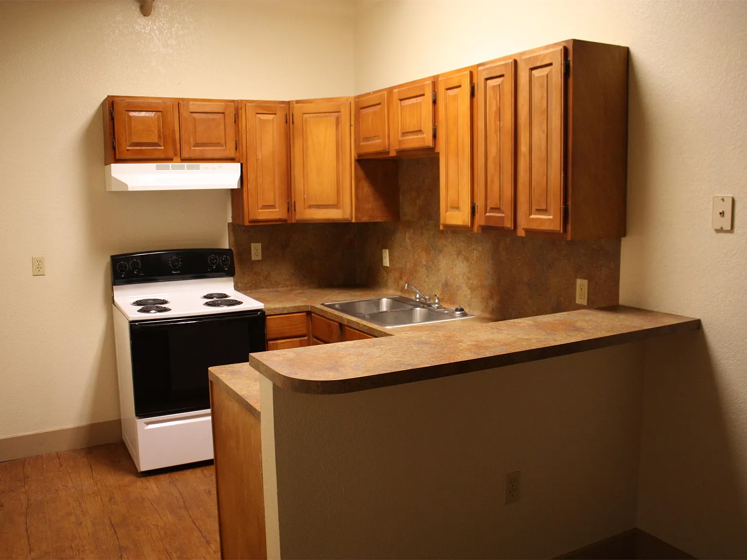 Retama Vista Apartments - E — Photo 3