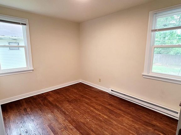 4th image of 102 Trafton St