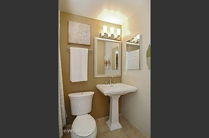 2036 N Larrabee St #1B — Photo 9