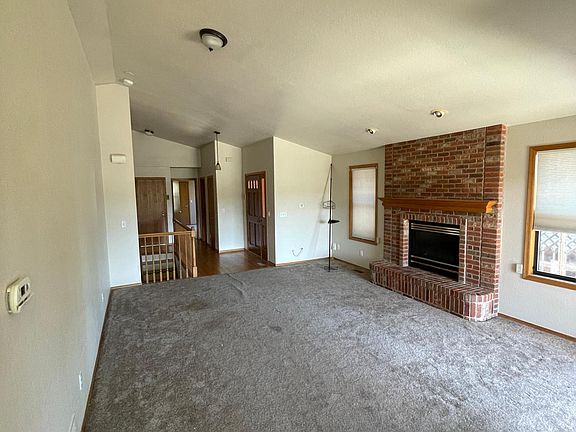 Living Area - Upstairs. Carpets will be cleaned