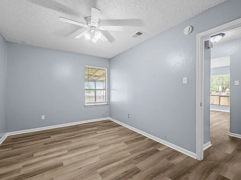 204 Northcrest Cir #D — Photo 11