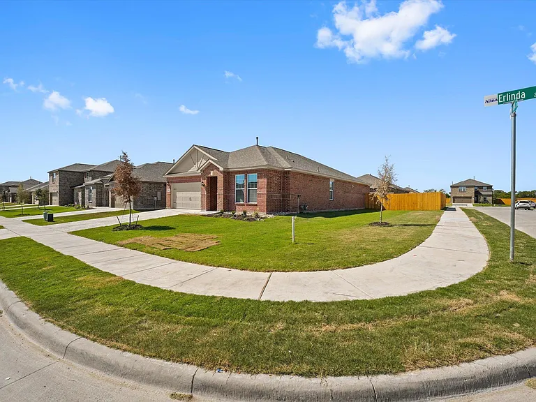 2113 Erlinda Dr — Photo 3