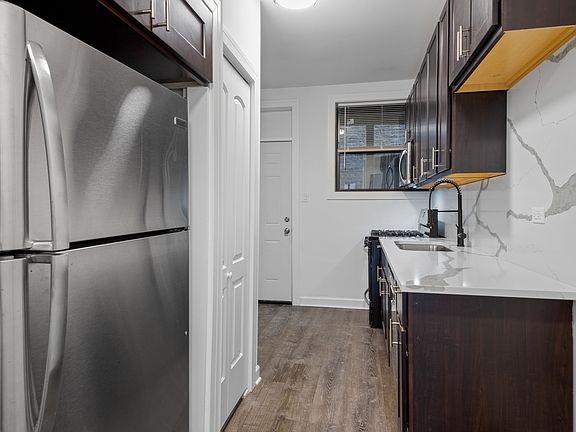 4th image of 1904 N Whipple St #101