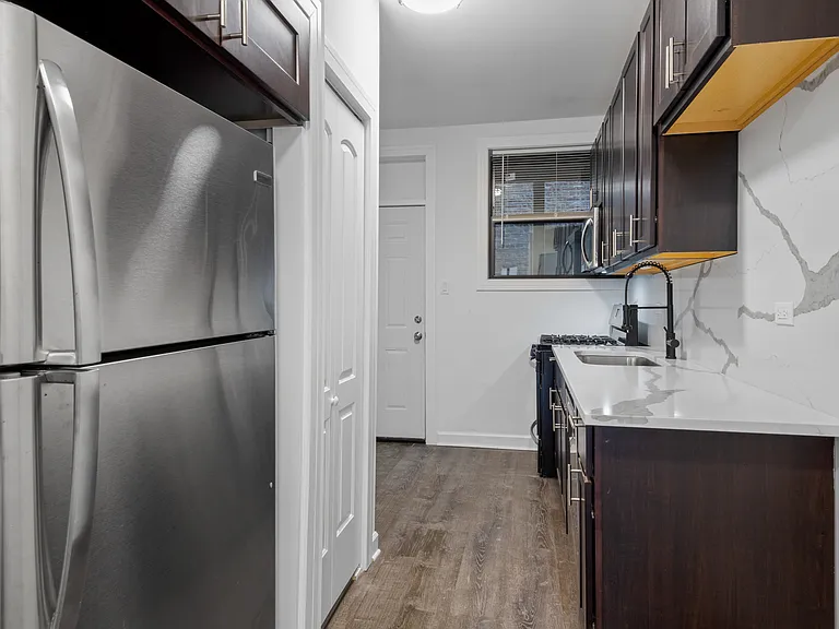 1904 N Whipple St #101 — Photo 4